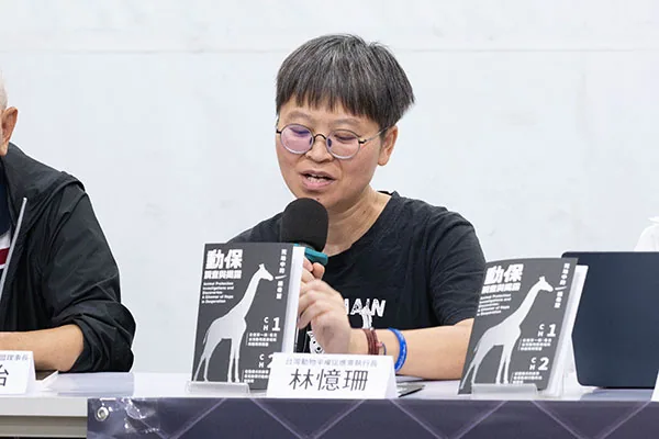 刊物發表記者會照片